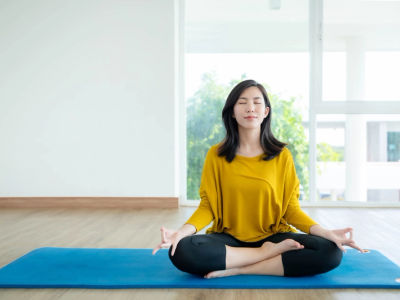 Apa itu Meditasi Transendental? Ini Manfaat & Cara Melakukan