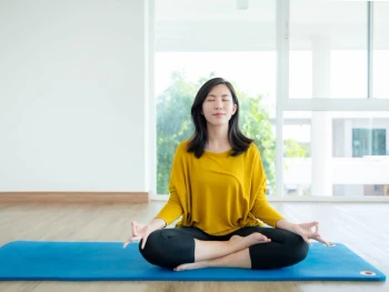 Apa itu Meditasi Transendental? Ini Manfaat & Cara Melakukan