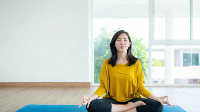 Apa itu Meditasi Transendental? Ini Manfaat & Cara Melakukan
