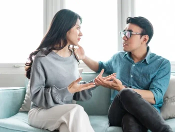 8 Cara Menghilangkan Negatif Thinking Terhadap Pasangan