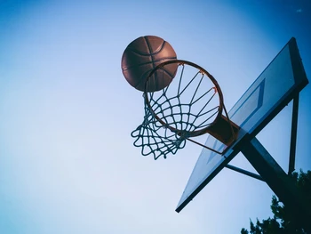 7 Teknik Dasar Bola Basket yang Perlu Diketahui Pemula