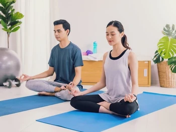 6 Gerakan untuk Meredakan Sakit Maag Lewat Yoga, Yuk Coba!