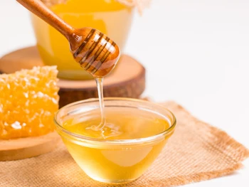 10 Manfaat Madu untuk Wajah & Cara Menggunakannya yang Tepat