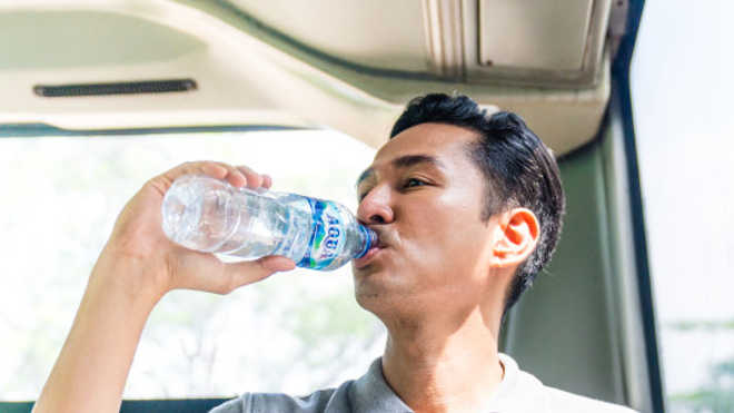 17 Manfaat Minum Air Putih untuk Kesehatan, Yuk Simak!