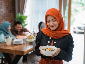 6 Cara Menaikkan Berat Badan saat Puasa yang Aman & Sehat