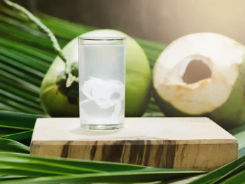 8 Manfaat Minum Air Kelapa untuk Kesehatan Tubuh, Yuk Simak!