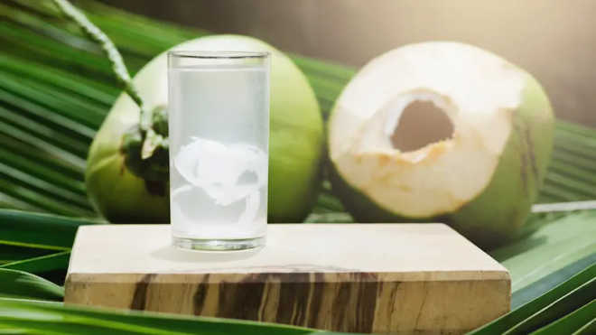 8 Manfaat Minum Air Kelapa untuk Kesehatan Tubuh, Yuk Simak!
