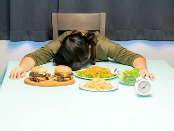 Sering Ngantuk Setelah Makan? Ini Penyebab & Pencegahannya!