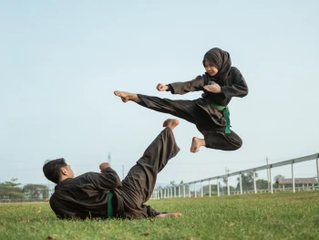 6 Jenis Tangkisan dalam Pencak Silat & Cara Melakukannya