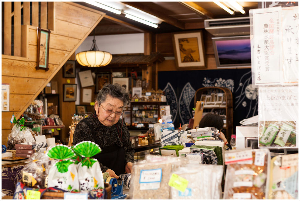 Stores in Hakone-Yumoto (箱根湯本)