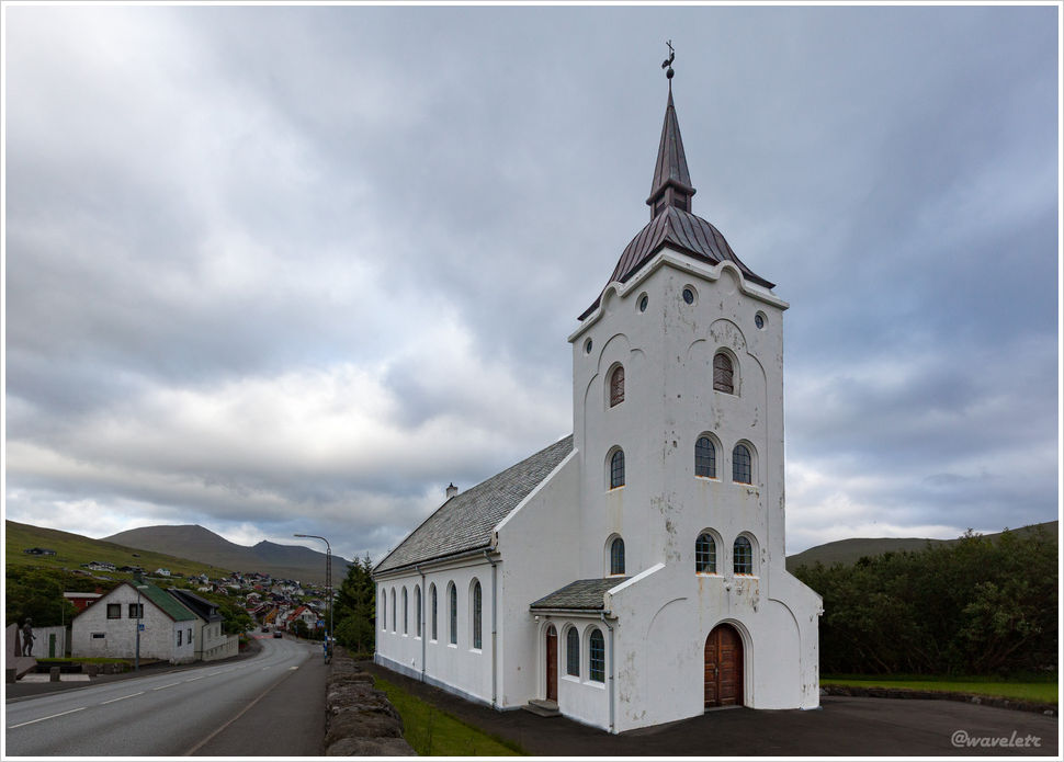 Miðvágs kirkja, Miðvágur, Vágar