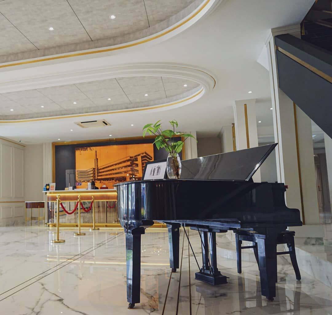 The piano at the Savoy Homann Hotel that Charlie Chaplin played and danced on in 1928.