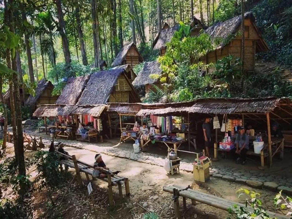 Visiting Baduy Tribe with Java Private Tour