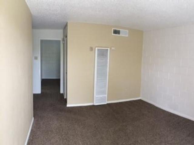 Wallington Plaza Apartment Homes - 70757