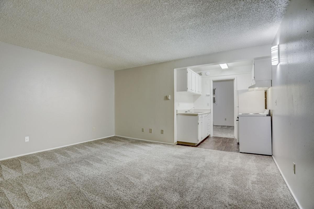 Westside Estates Apartment Homes - 1406740