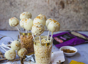 Crispy-Noodle-Cake-Pops-9702.jpg