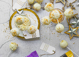 Crispy-Noodle-Cake-Pops-9778.jpg