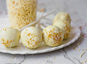 Crispy-Noodle-Cake-Pops-9818.jpg