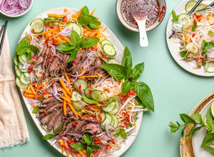 Vermicelli-Noodle-Salad-with-Sliced-Steak-10.jpg