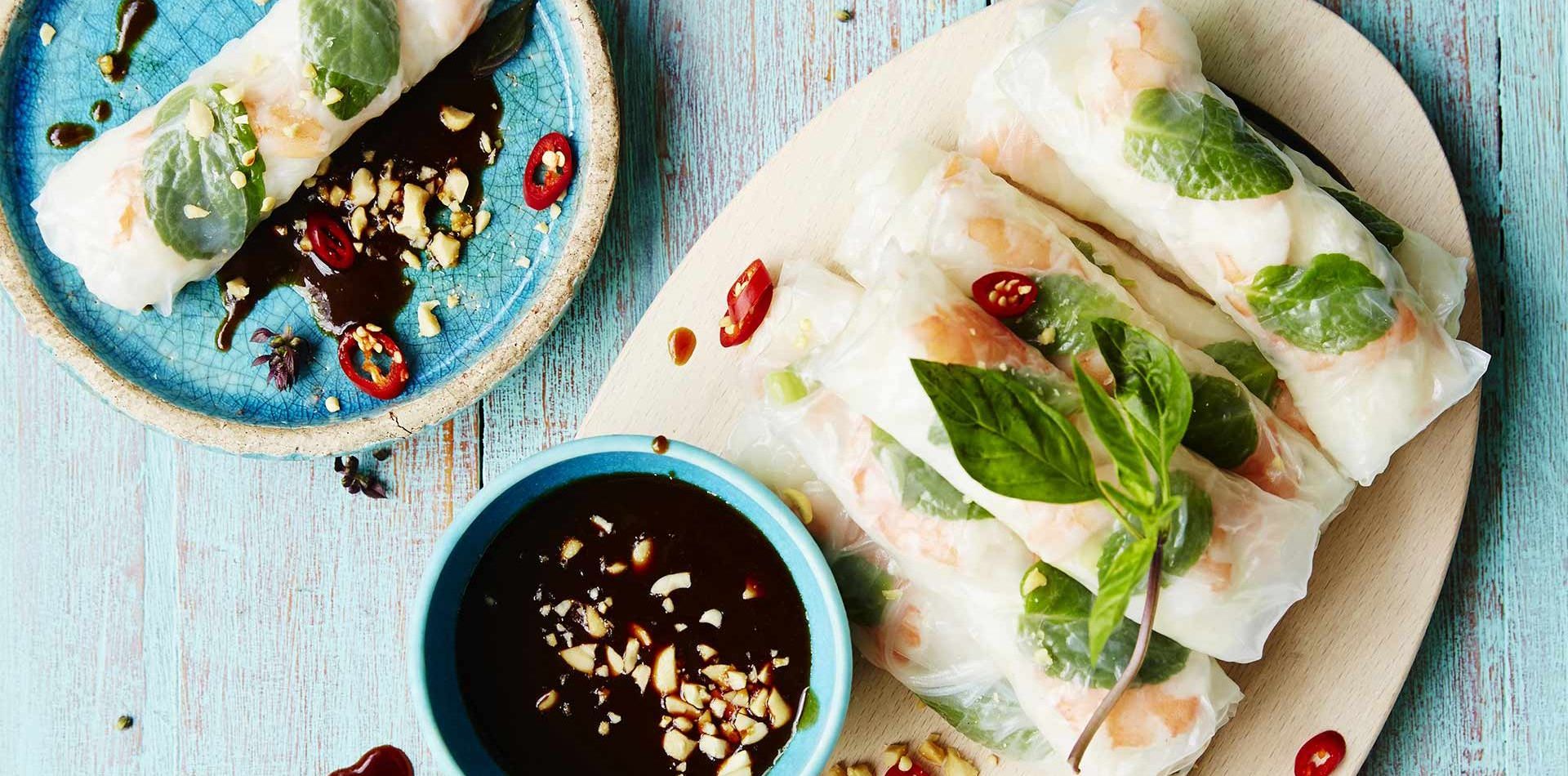 Fresh Rice Rolls with Dipping Sauce