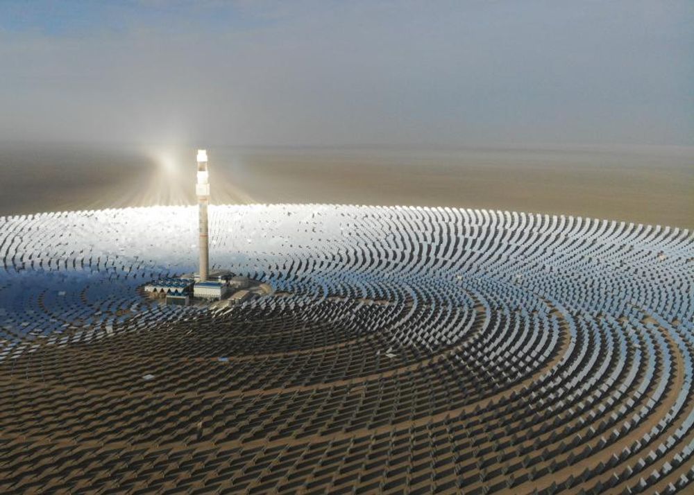 The molten-salt solar thermal power plant in Dunhuang, northwest China’s Gansu Province [8]