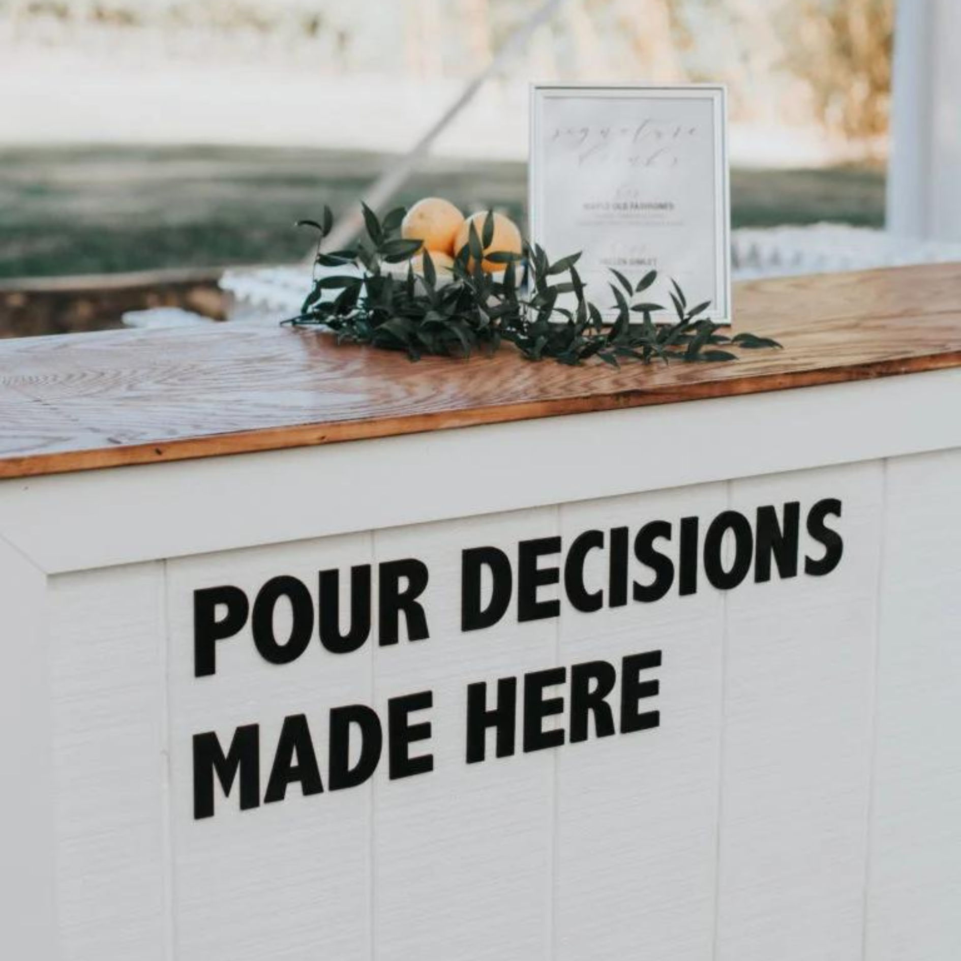 DIY Wedding Bar: How to Set Up a DIY Budget-Friendly Drinks Station