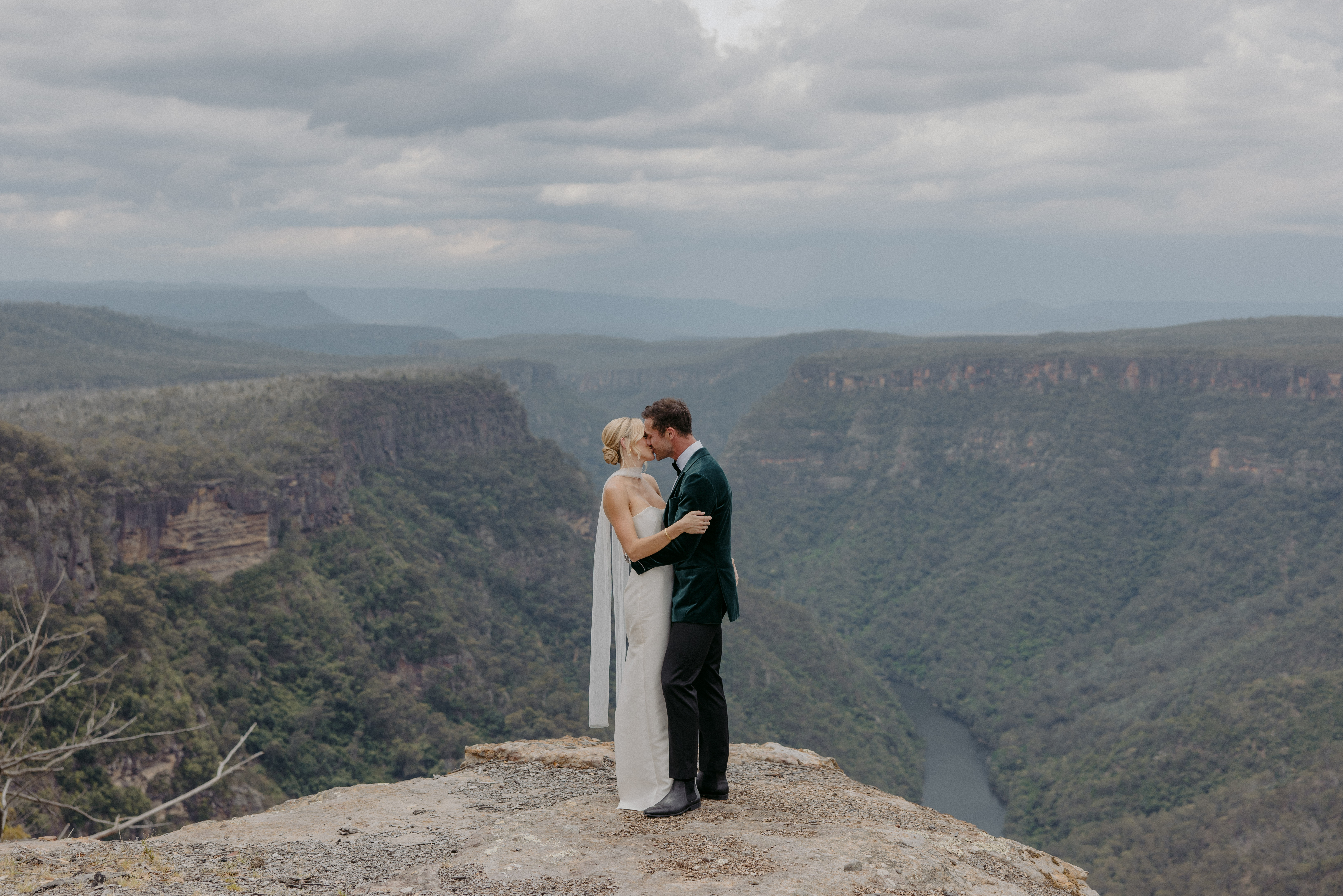 STYLED SHOOT: Caoura Cliffs in the Southern Highlands