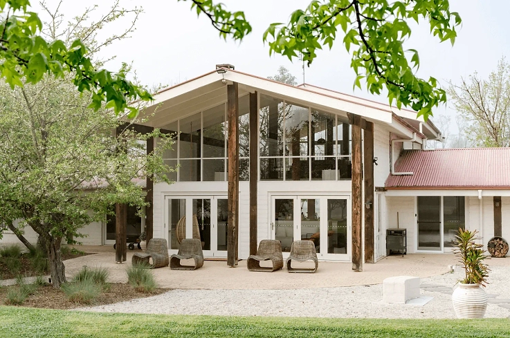The stunning exterior of The Casa in the Kangaroo Valley - the perfect NSW micro wedding venue.