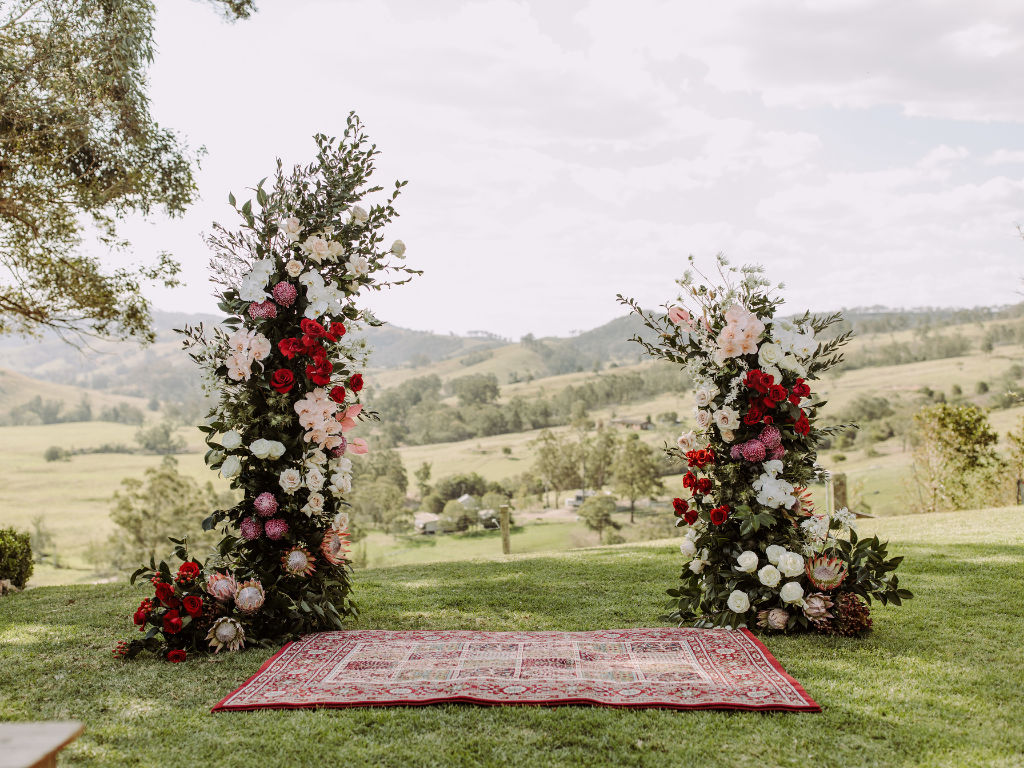 11 Gorgeous Wedding Ceremony Backdrop Styles