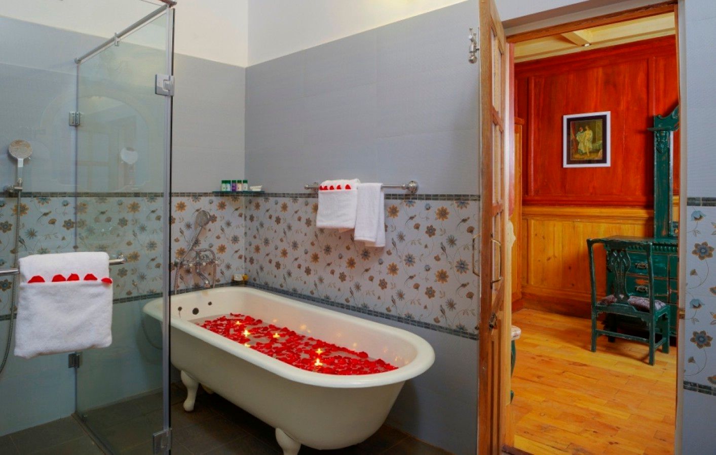 Bathroom Victorian Suite cropped