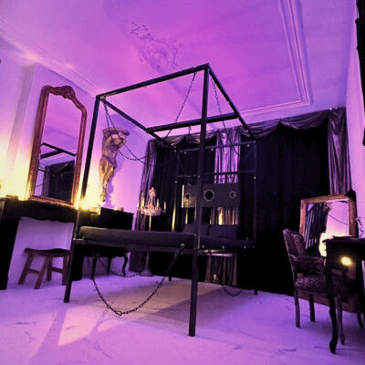 r-e-g-n-t-high--end-b-d-s-m-studios_6