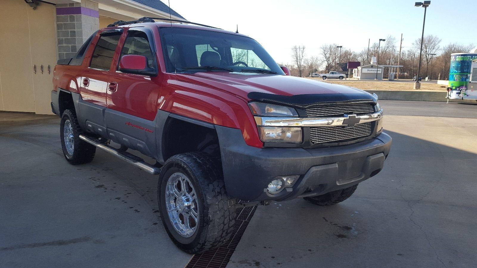 2002 Chevrolet Avalanche 2500 4×4 Crew Cab Lifted trucks for sale