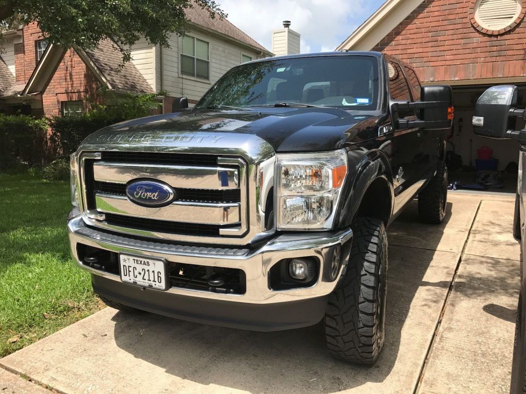 Super clean 2014 Ford F 250 lariat lifted