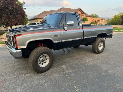 1987 GMC Sierra 2500 4&#215;4 Square Body lifted [restored] for sale