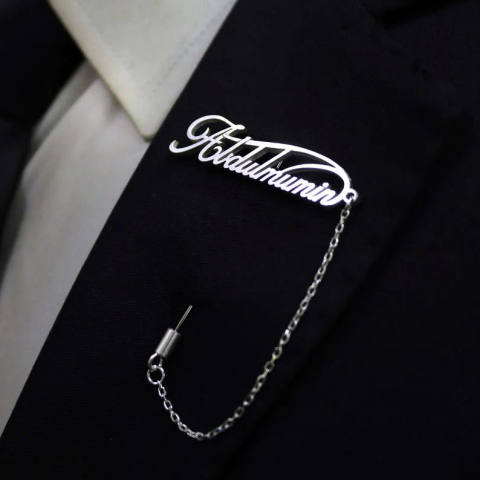 Script Name Stick Brooch With Oval Frame Chain