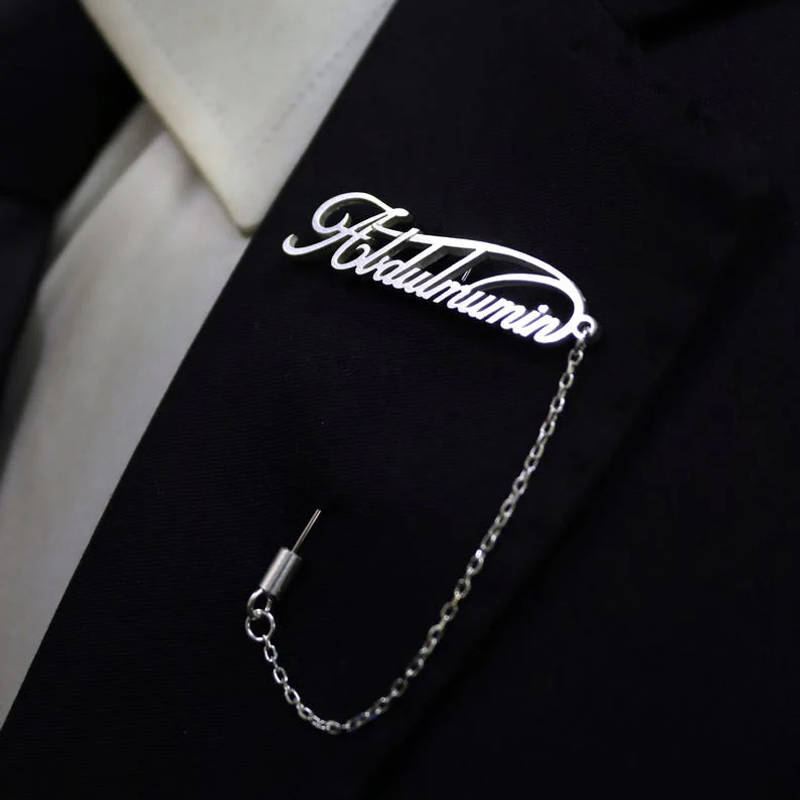 Script Name Stick Brooch With Oval Frame Chain - 1