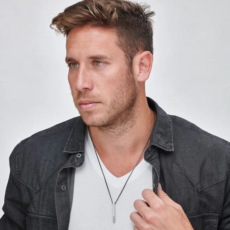 Personalized Horizontal Bar Name Necklace thumbnail 3