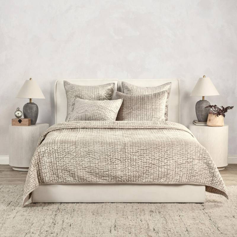 Picture of Quilted Velvet Throw Blanket