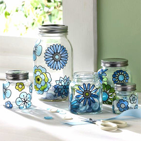 Painting Designs on a Glass Tumbler Painting Designs on a Glass Tumbler