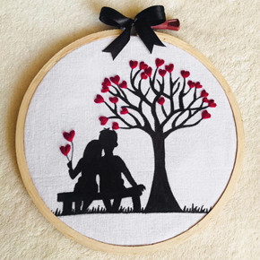 Lovers sitting on a Bench Lovers sitting on a Bench