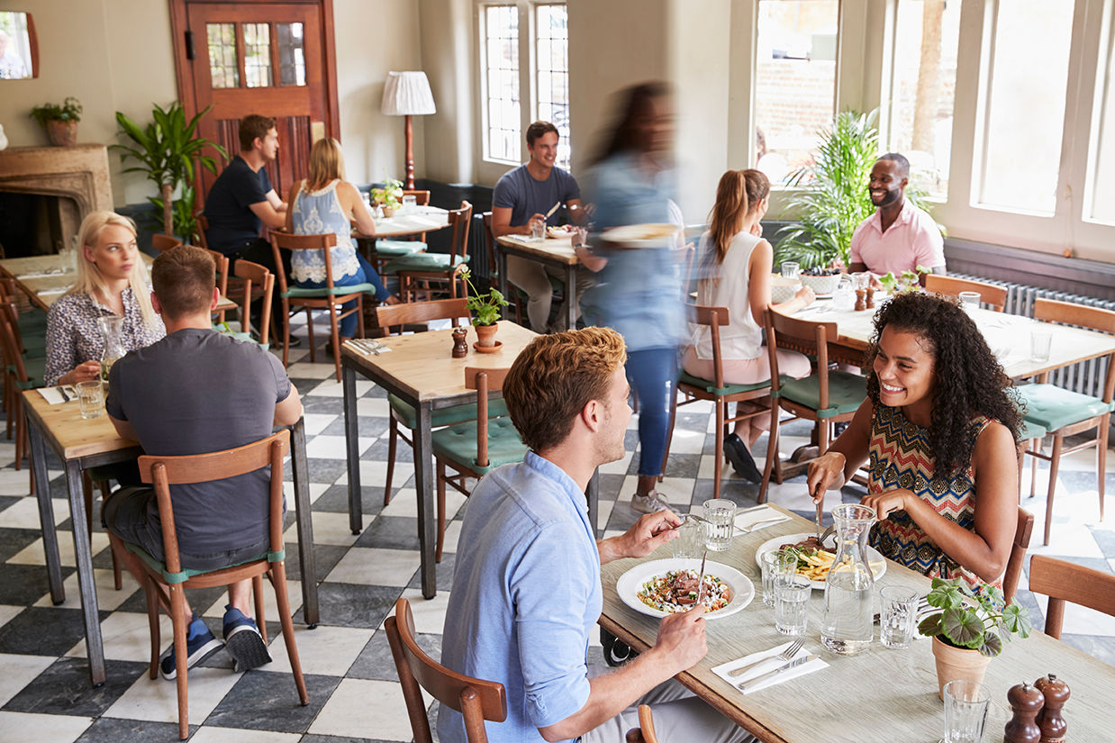 6 ideas para atraer clientes en bares y restaurantes | WiFire Blog