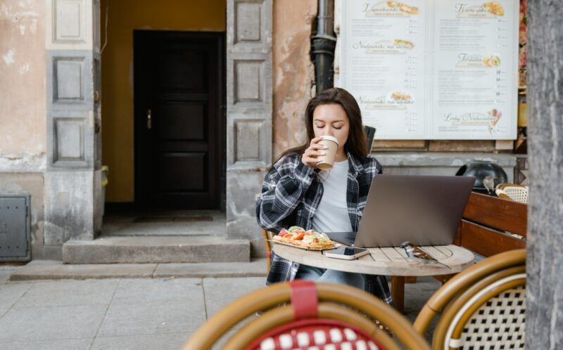 Vantagens de investir em Wi-Fi marketing para seu restaurante