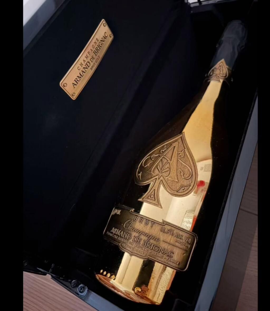 黑桃 A Gold 金瓶、Rosé 粉金與 Blanc de Blancs 銀瓶版本辨識比較