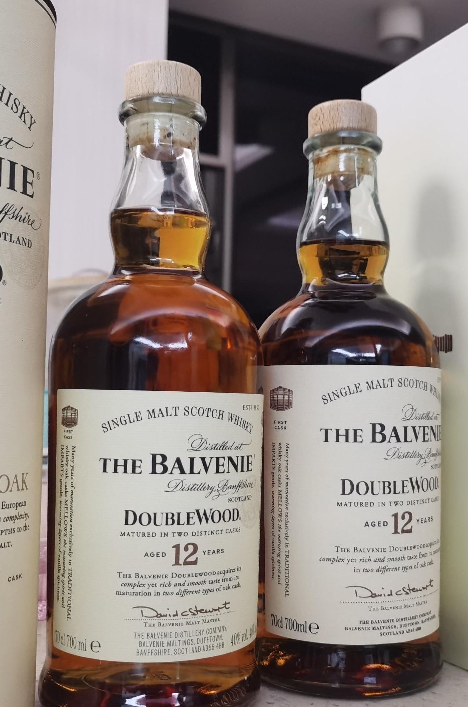 百富 DoubleWood 12 年木塞、水位與酒標並列,估價前核對包裝是否齊全