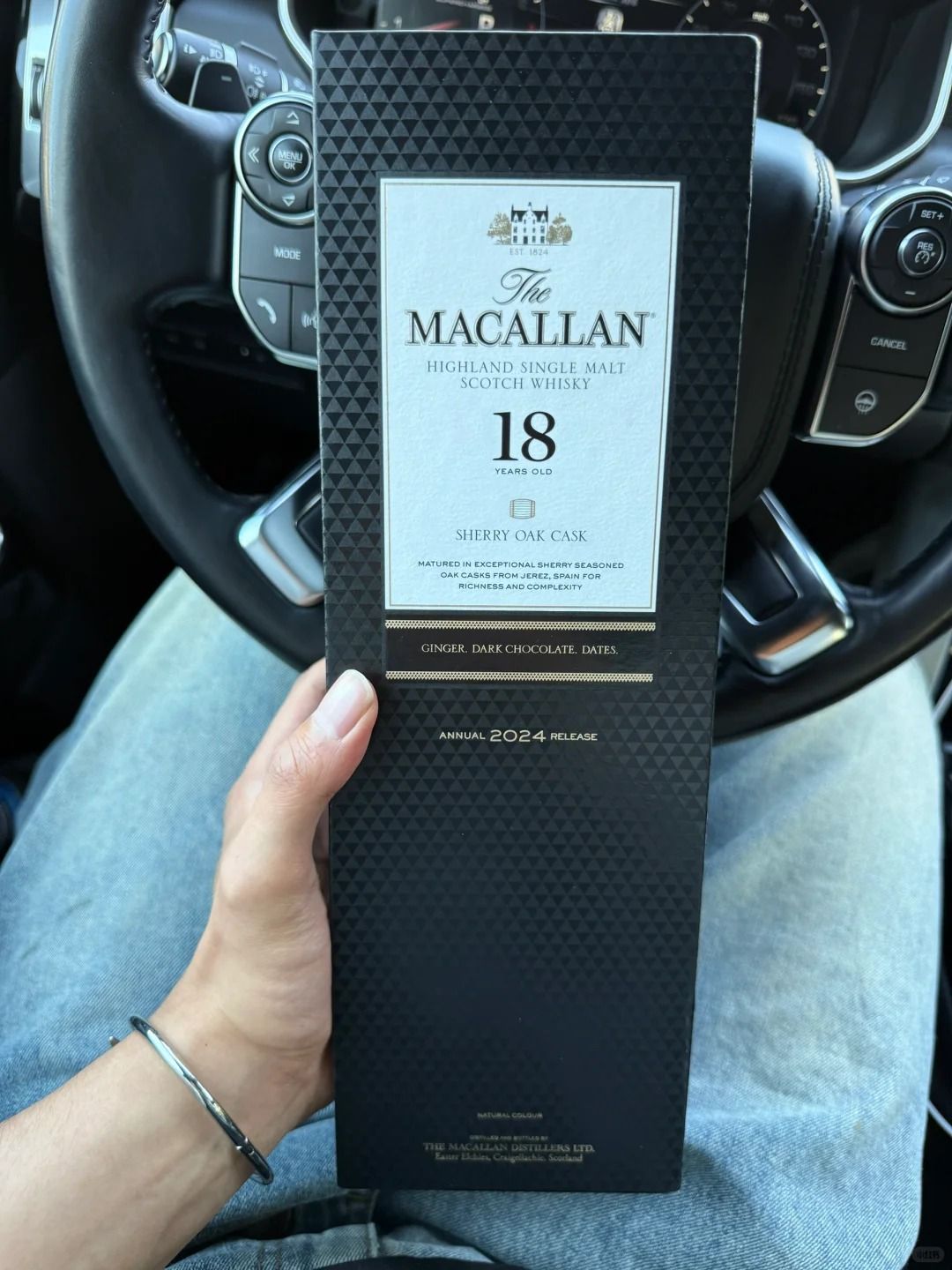 客戶現金交易成功的快樂場景