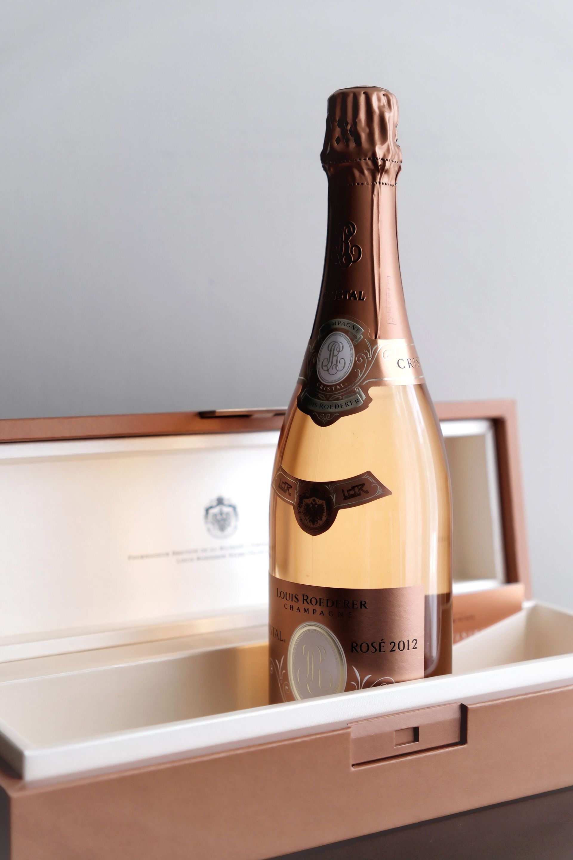 Cristal 水晶香檳核心年份與 Rosé Vinothèque 市場層級示意圖