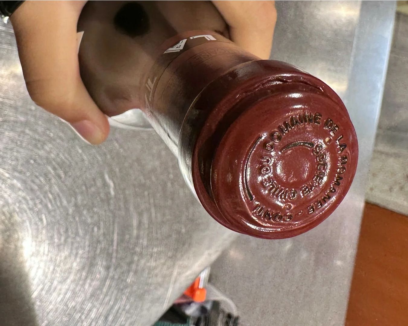 DRC 瓶頸上的 Prooftag 氣泡防偽標籤特寫