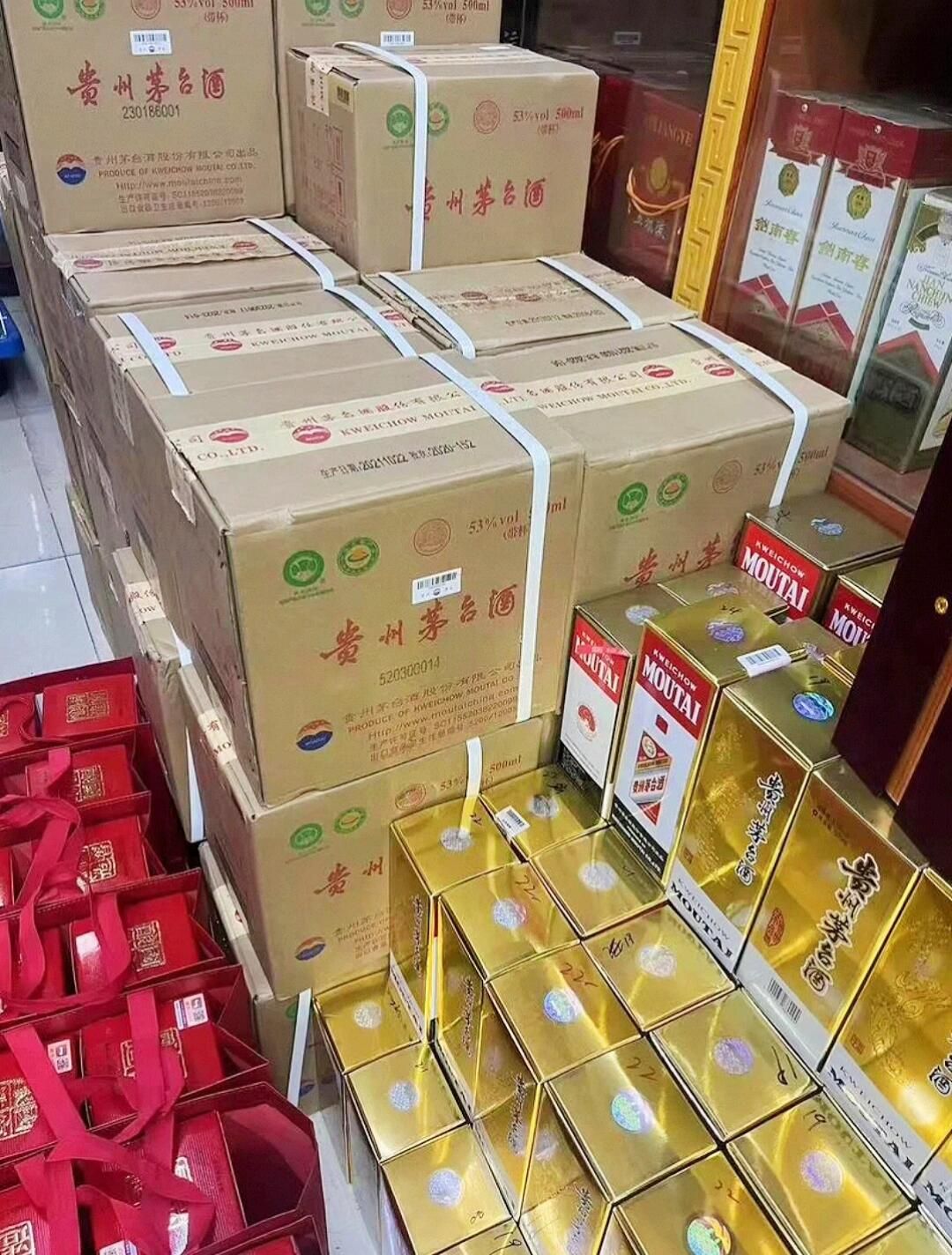 飛天茅台未拆原箱封條箱碼與散瓶膠帽配件估價比較圖