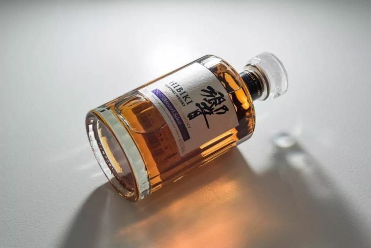 響Hibiki威士忌瓶身