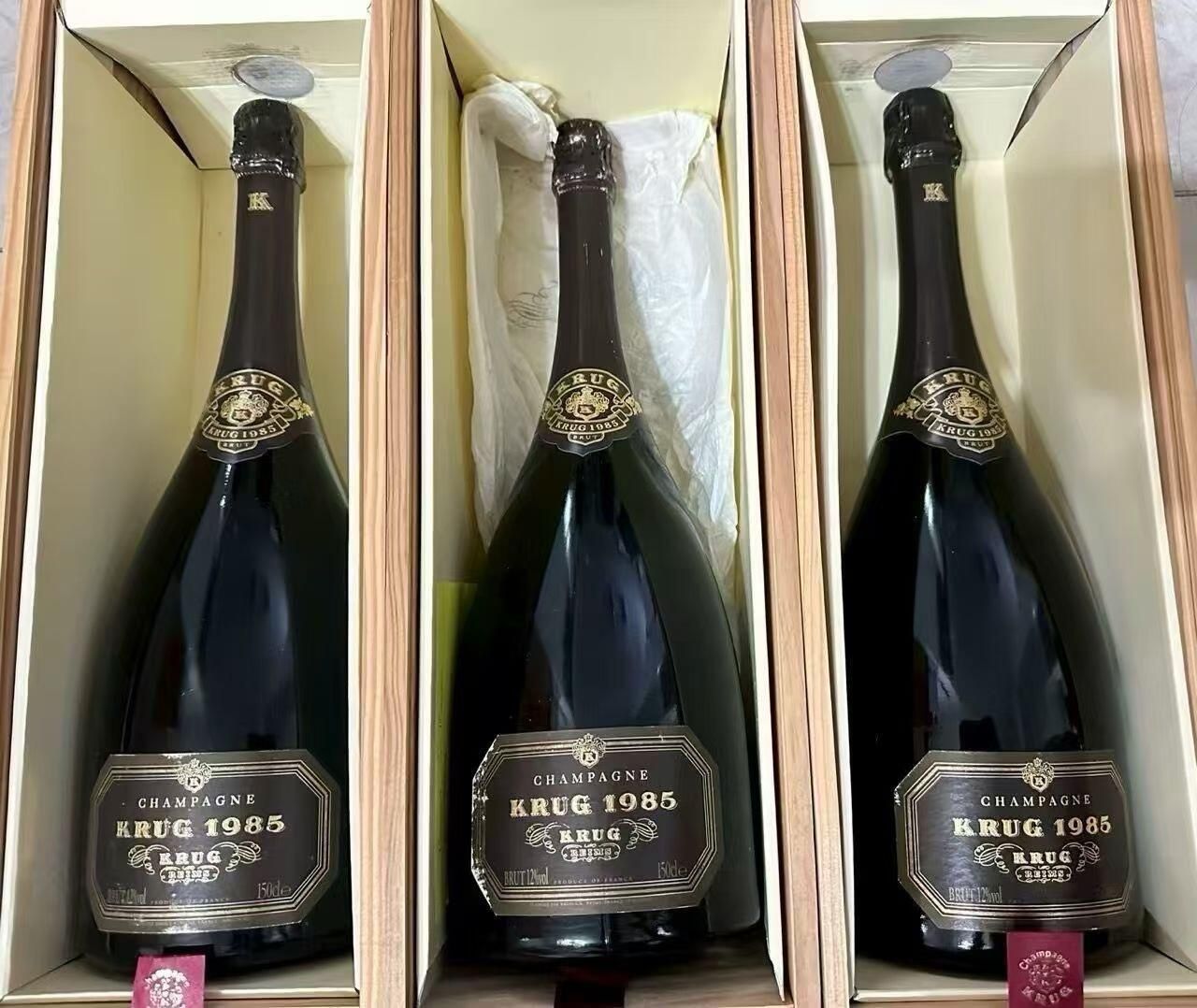 香港 2026 年上半年紅酒白酒氣泡酒進口額與進口量比較圖